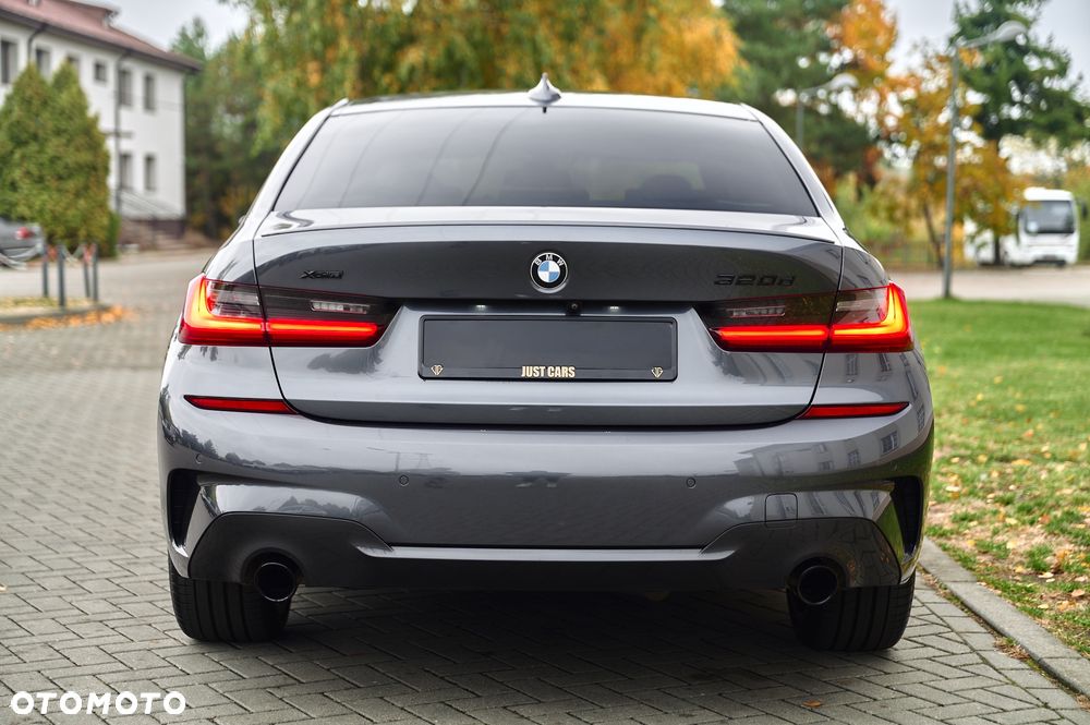 BMW Seria 3 320d xDrive M Sport Shadow - 17