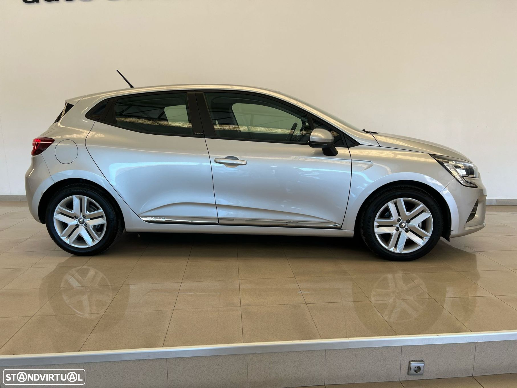 Renault Clio 1.6 E-Tech Full Hybrid Engineered - 10