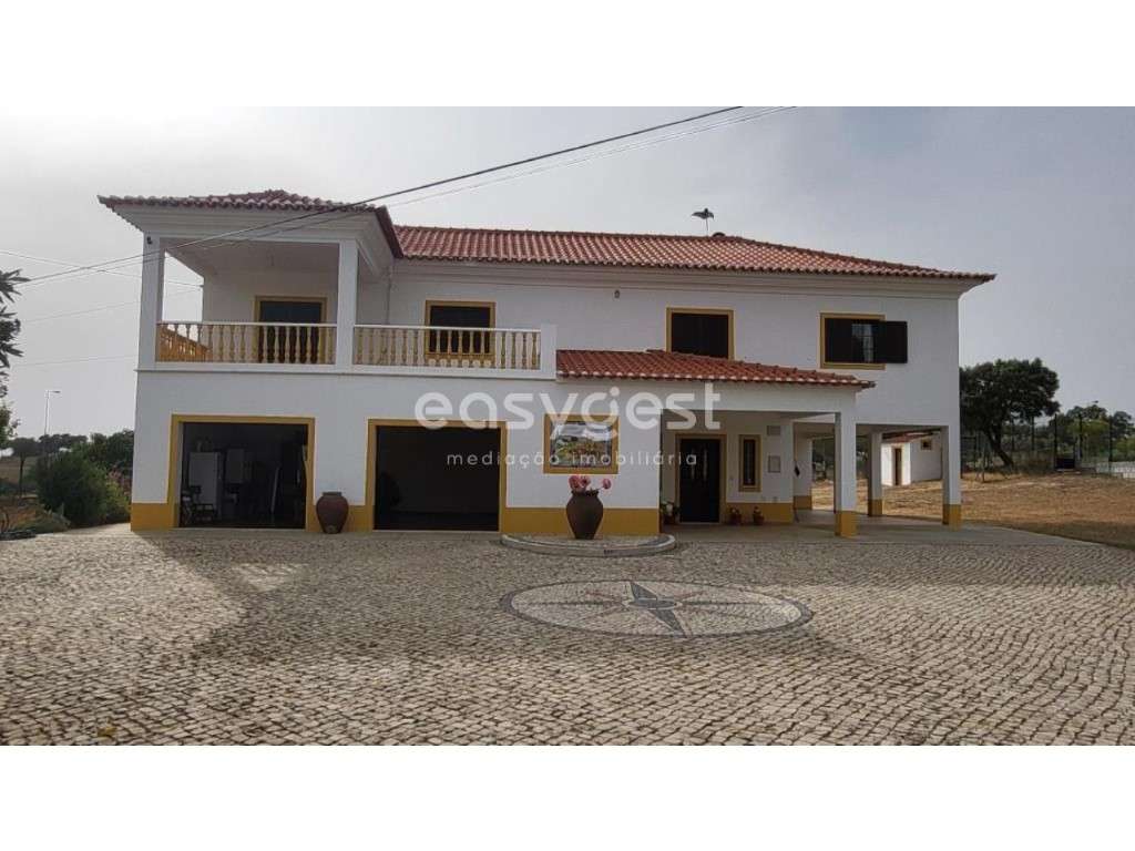 Monte Alentejano com 4 quartos localizado na freguesia de Ourique - Grande imagem: 2/19