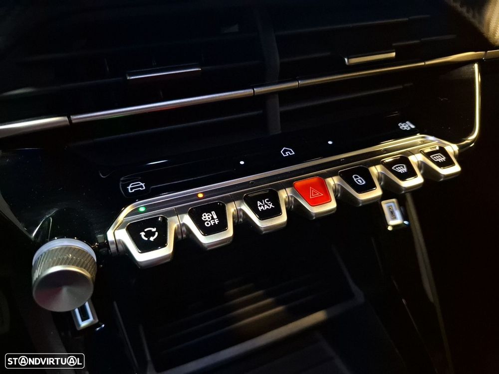 Peugeot e-2008 54 kWh Allure — fotografia 18
