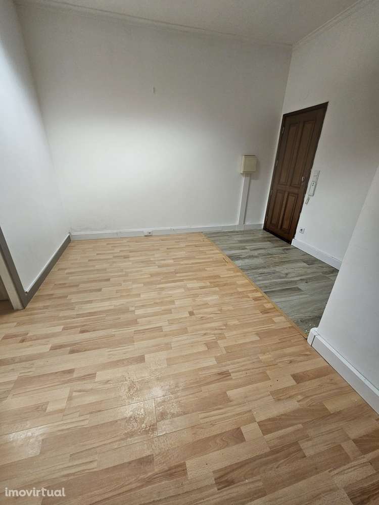 T1 pronto a habitar com ar condicionado e boas acessibilidades - Grande imagem: 4/6