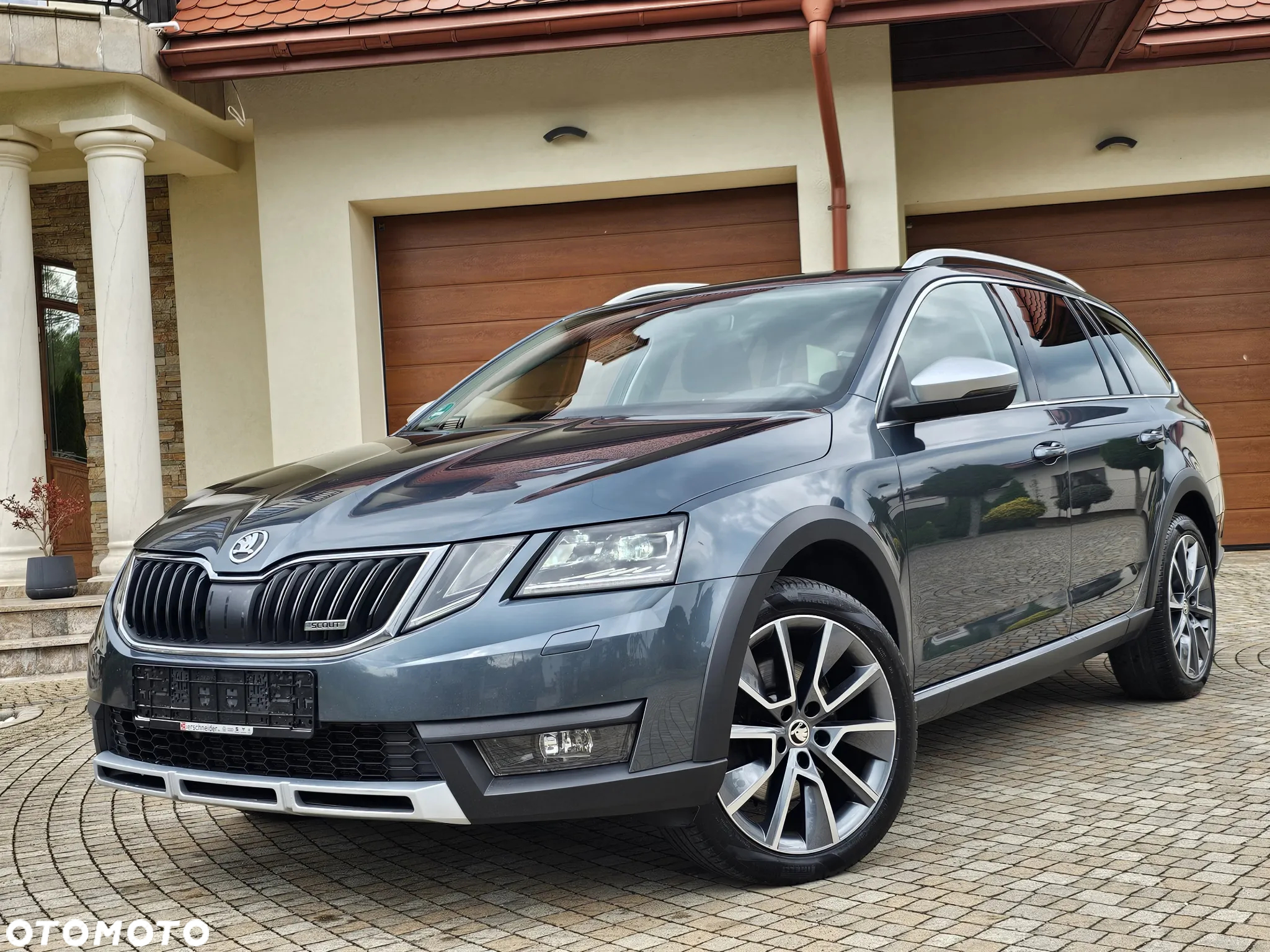 Skoda Octavia Combi 2.0 TDI 4x4 DSG Scout - 4