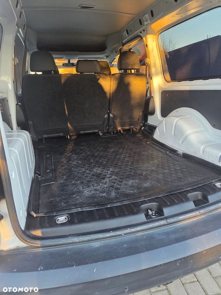 Volkswagen Caddy Maxi - 14