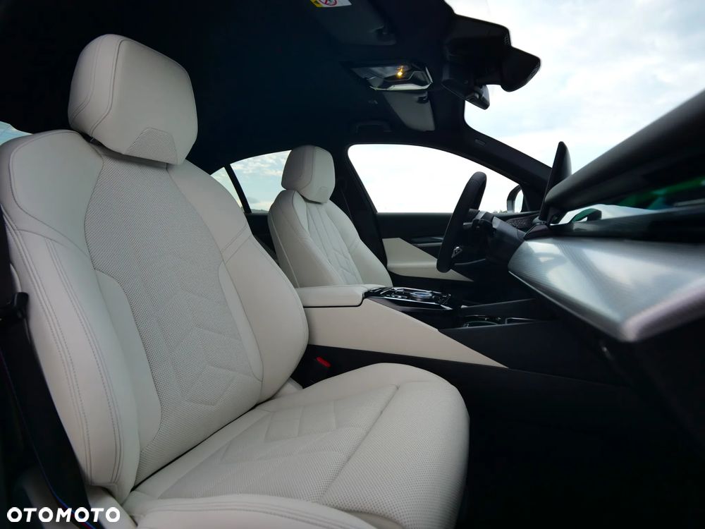 BMW Seria 5 520d xDrive mHEV M Sport - 38
