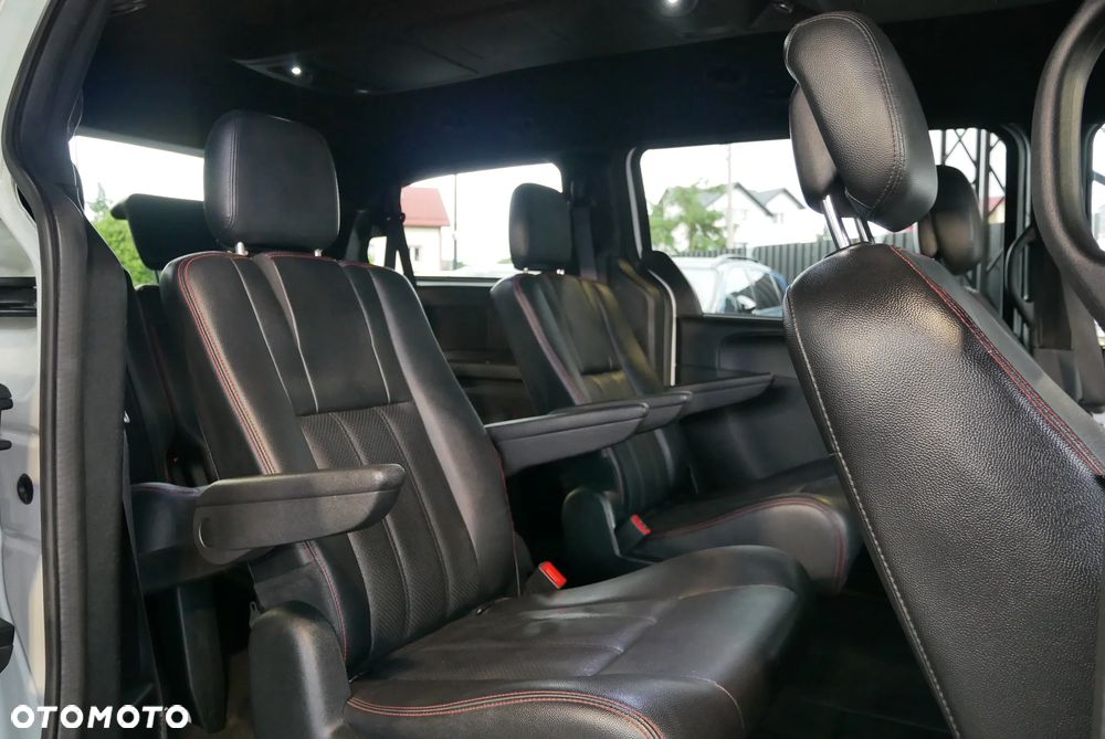 Dodge Grand Caravan - 11