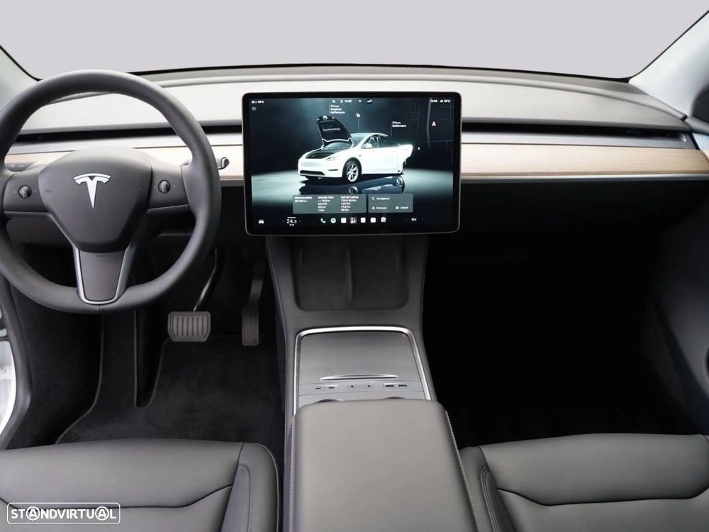 Tesla Model Y - 11
