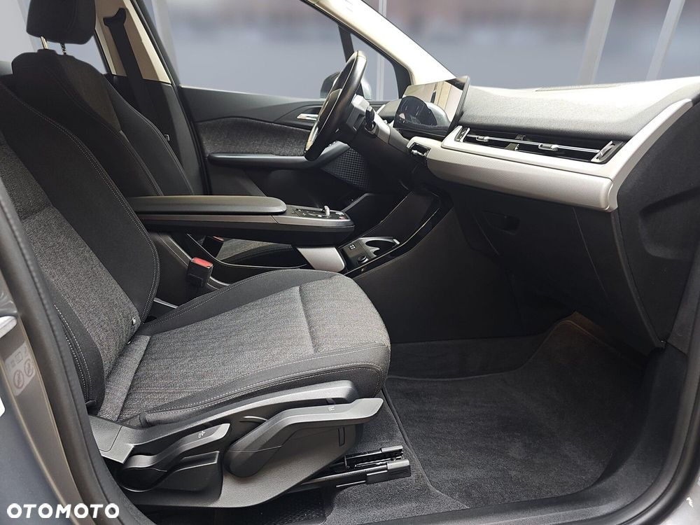 BMW Seria 2 218i - 11