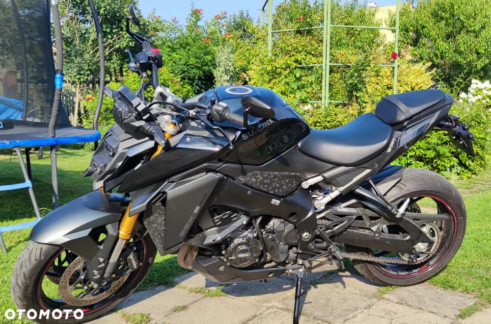 Suzuki GSX 1000 - 4