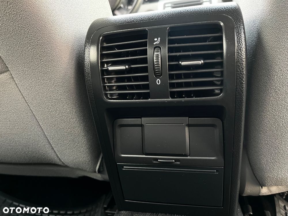 Volkswagen Passat 1.6 Exclusive - 22