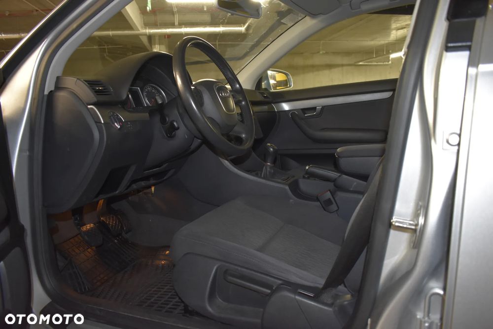 Audi A4 Limousine - 36