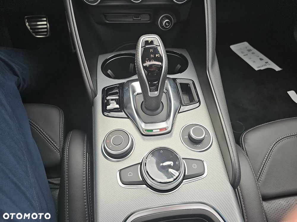 Alfa Romeo Giulia - 17
