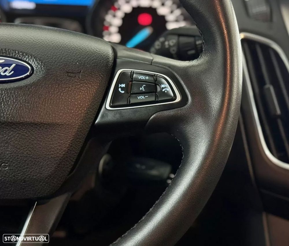 Ford Focus 1.0 EcoBoost S&S ACTIVE X - 31