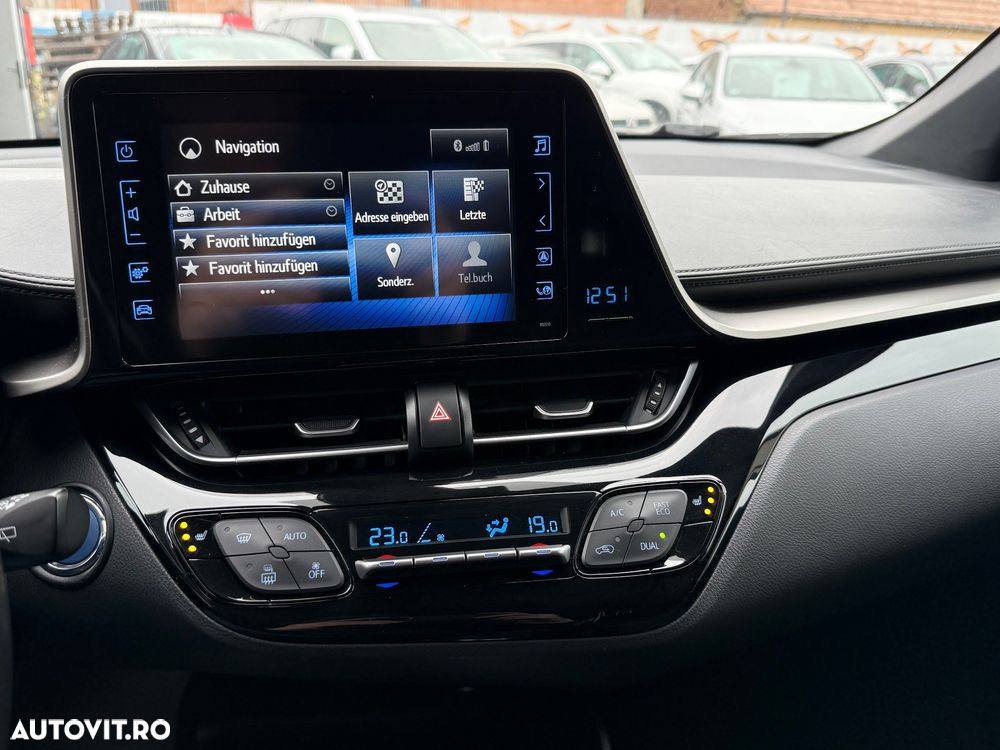 Toyota C-HR Hybrid Style Selection - 14