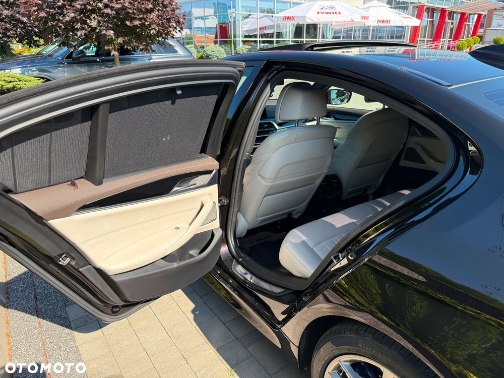 BMW Seria 5 530i Luxury Line sport - 15