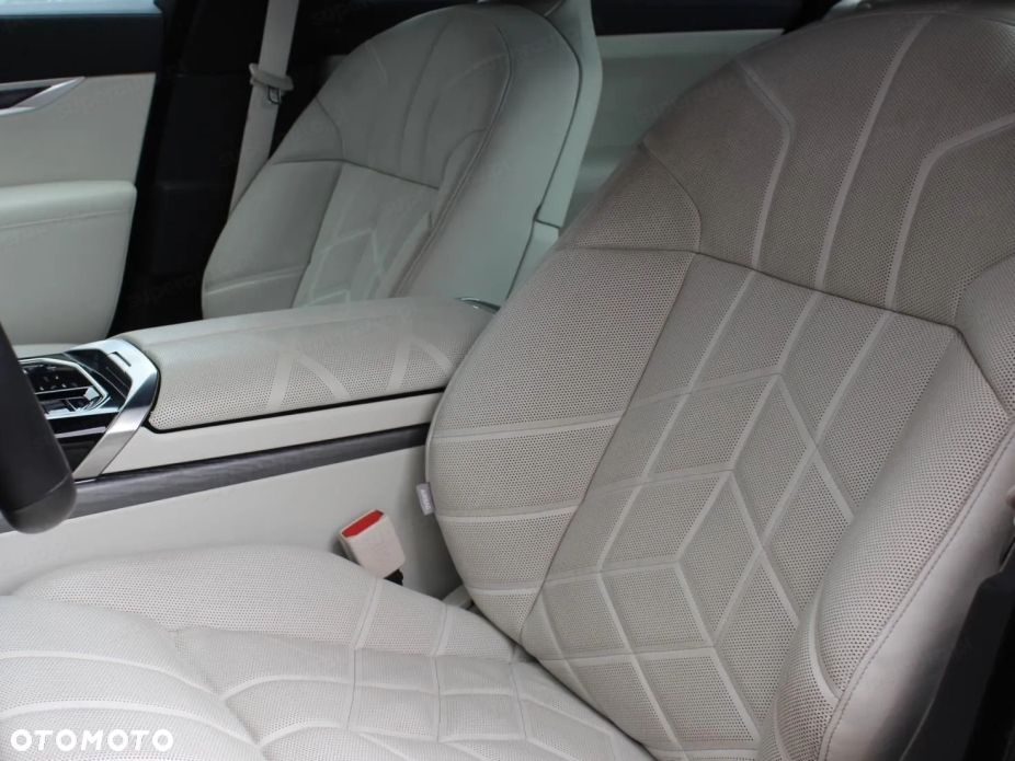 BMW Seria 7 740d xDrive mHEV M Sport sport - 7