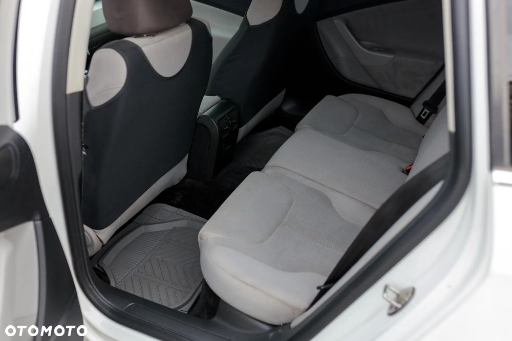 Volkswagen Passat 2010 photo 5