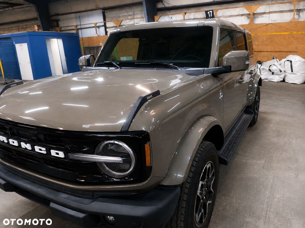 Ford Bronco - 2