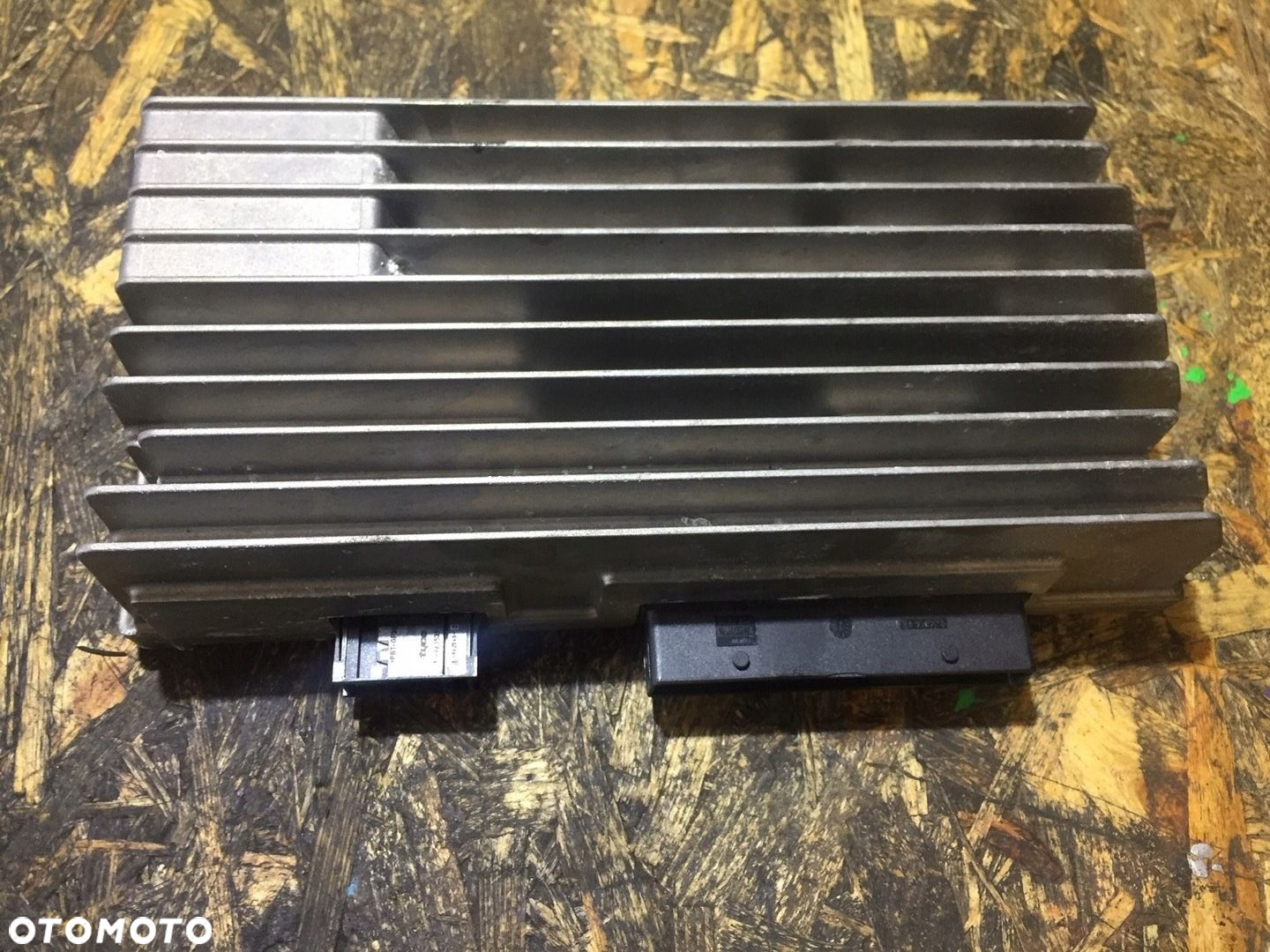 AUDI A4 B8 A5 WZMACNIACZ BANG OLUFSEN 8T0035223S - 2