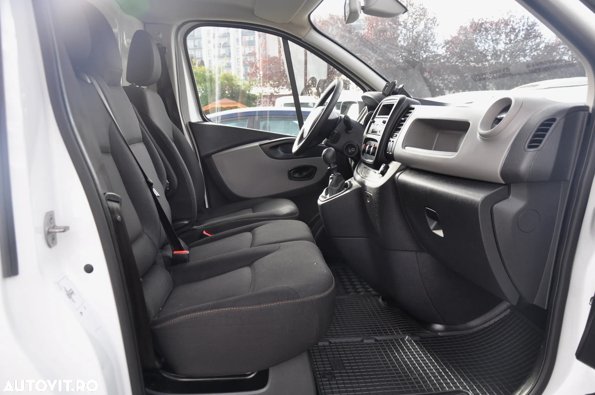 Renault Trafic Van - 13