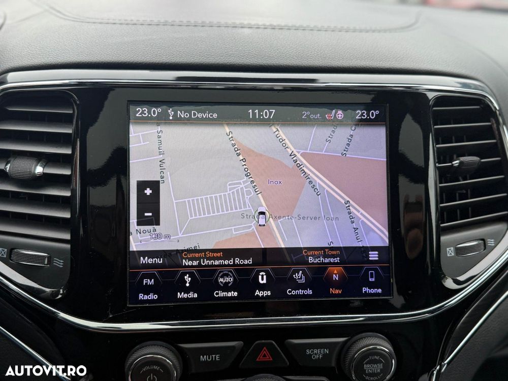 Jeep Grand Cherokee - 15