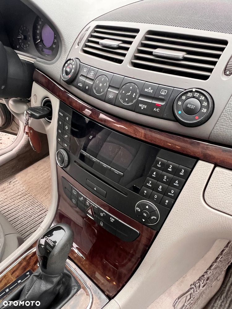 Mercedes-Benz Klasa E 200 Kompressor Automatik Classic - 15