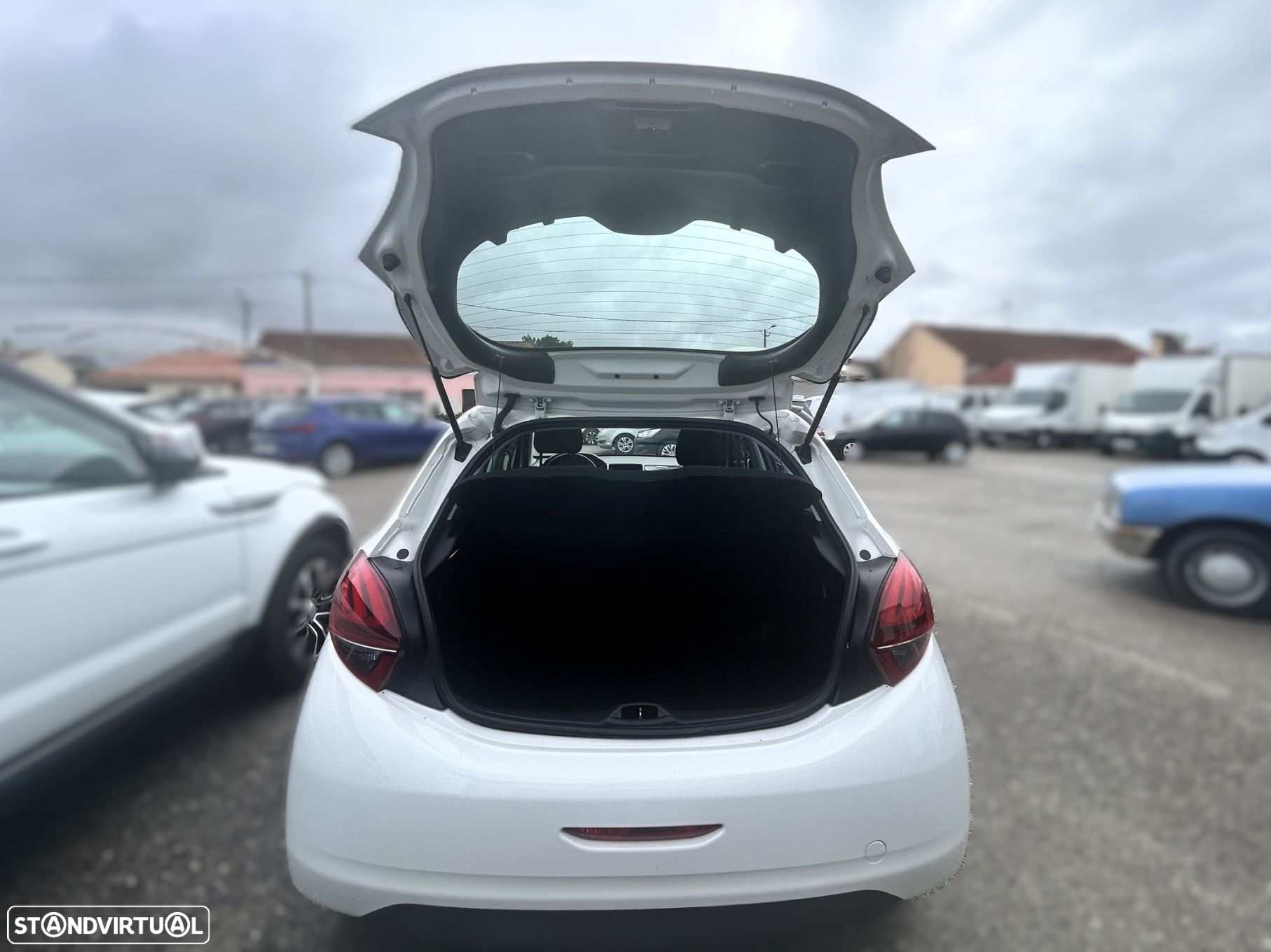 Peugeot 208 1.5 BLUEHDI VAN GPS - 24