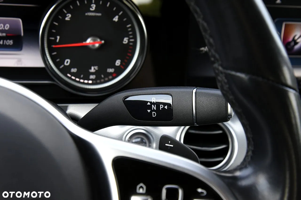Mercedes-Benz Klasa E 220 d 4Matic T 9G-TRONIC Avantgarde - 24