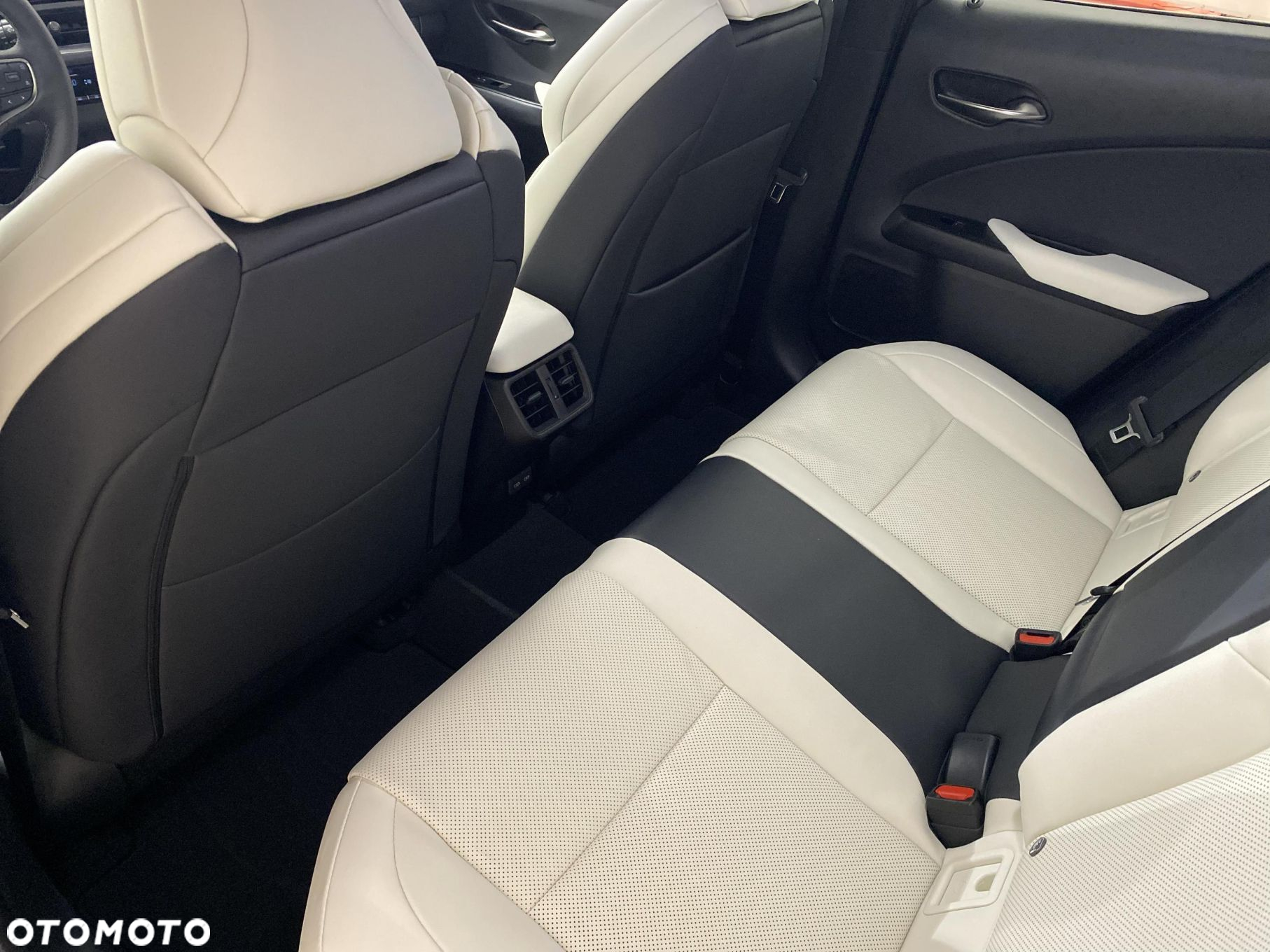 Lexus UX - 11
