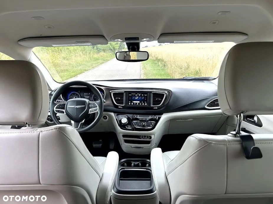 Chrysler Pacifica - 11