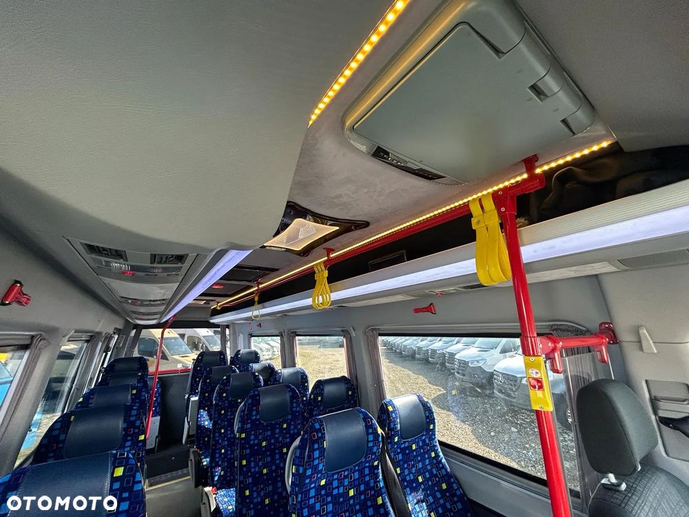 Mercedes-Benz Sprinter 519 - 12