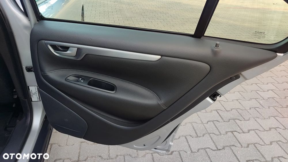 Volvo S60 D5 Kinetic - 29