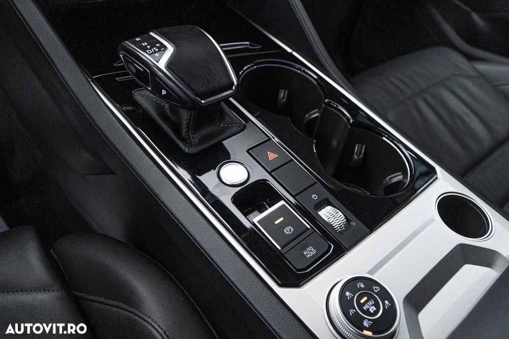 Volkswagen Touareg V6 TDI 4MOTION Elegance - 11