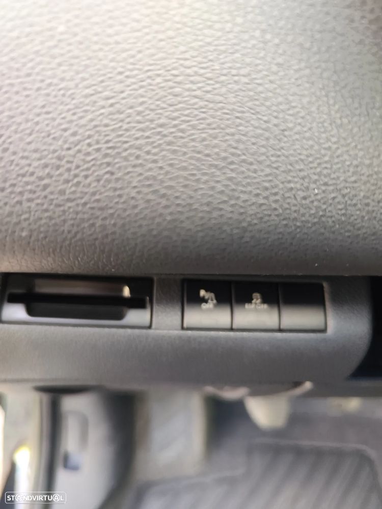 Peugeot 3008 1.6 HDi Allure - 28