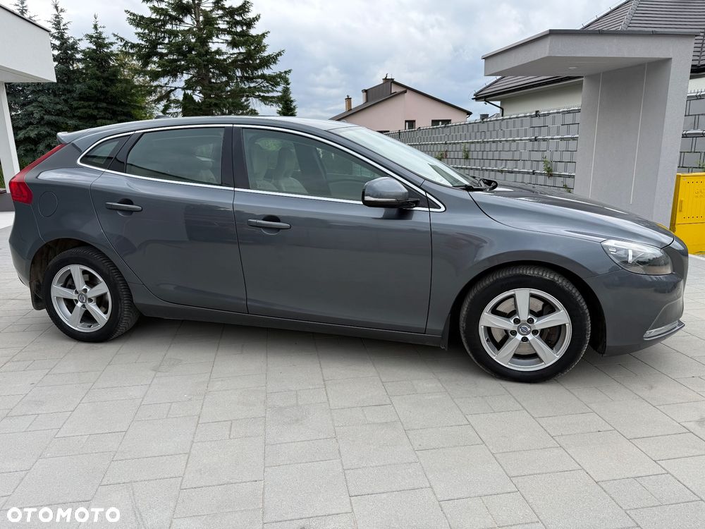 Volvo V40 D3 Momentum - 4