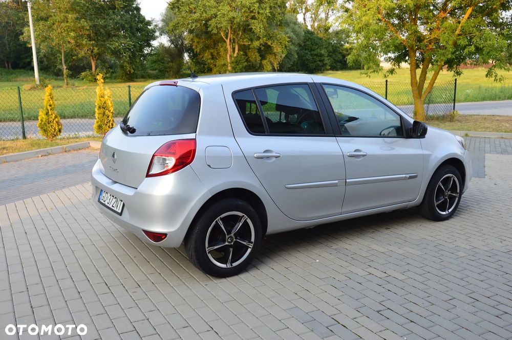 Renault Clio - 10