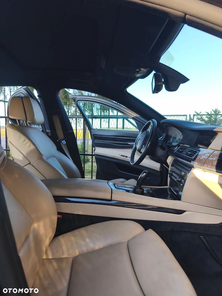BMW Seria 7 750i - 9