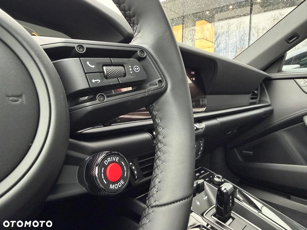 Porsche 911 Carrera - 29