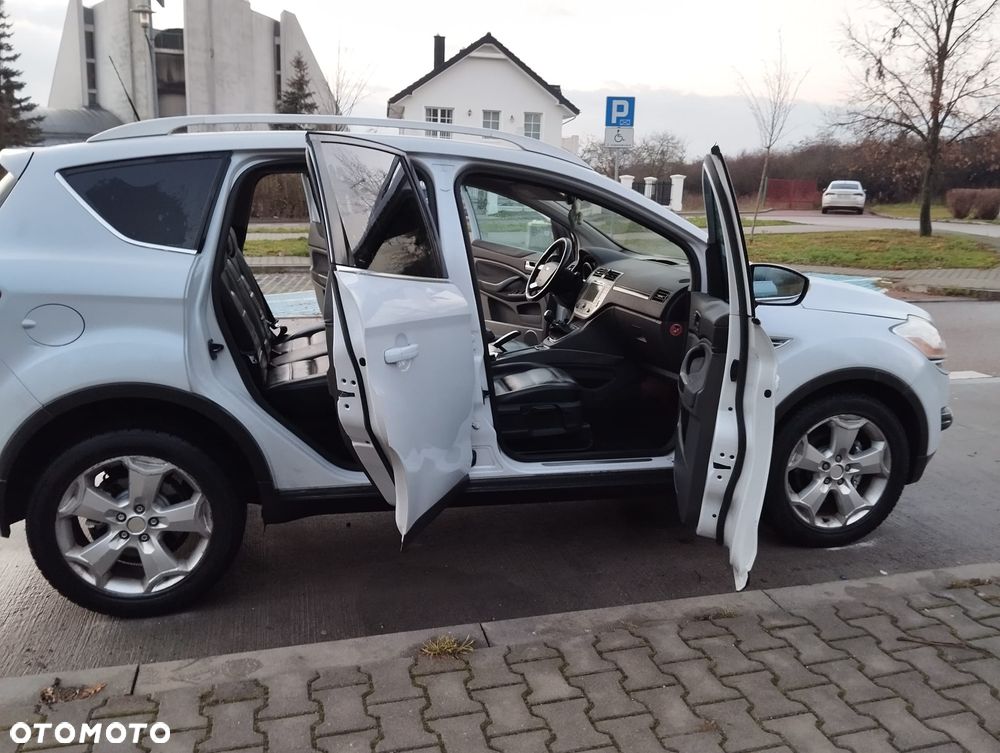 Ford Kuga 2.0 TDCi 2x4 Titanium - 4