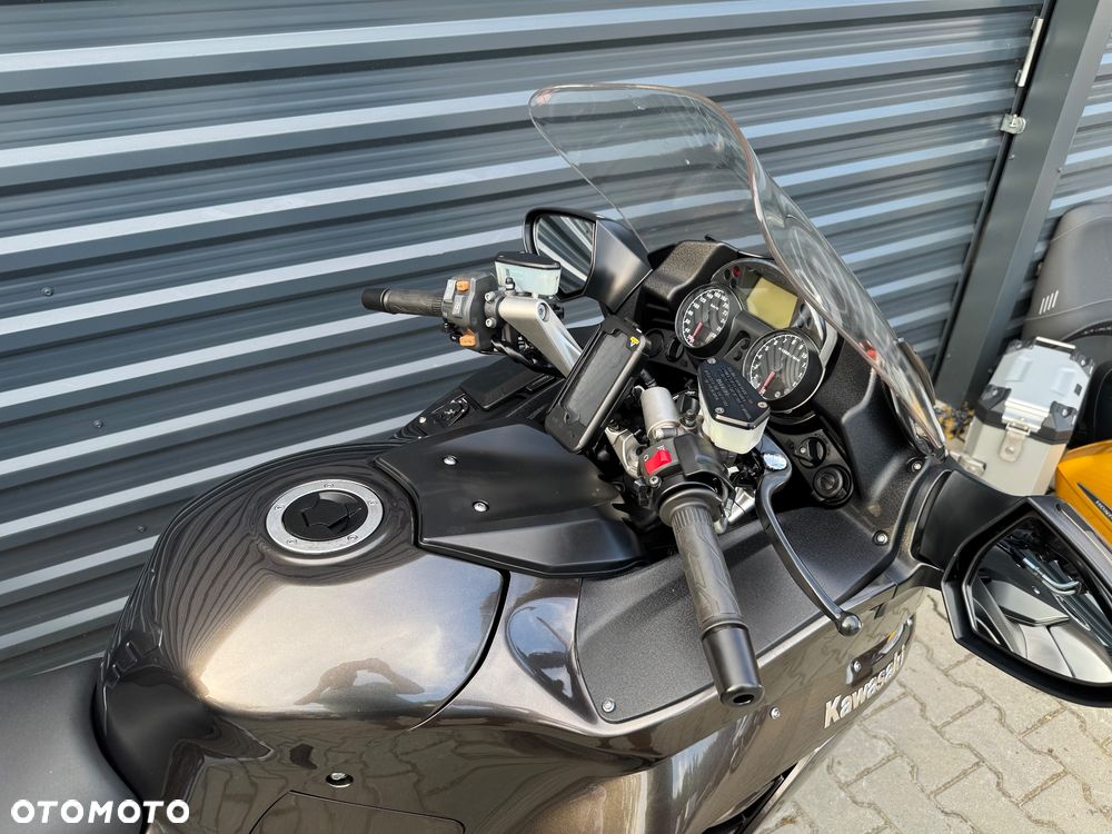 Kawasaki GTR - 9