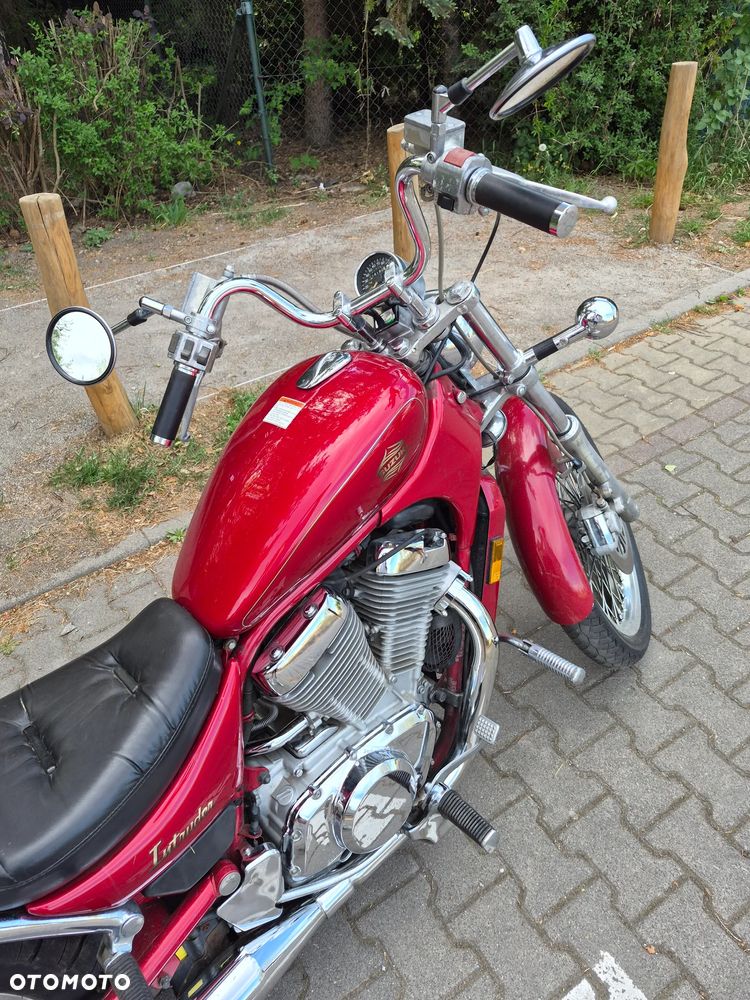 Suzuki Intruder - 11