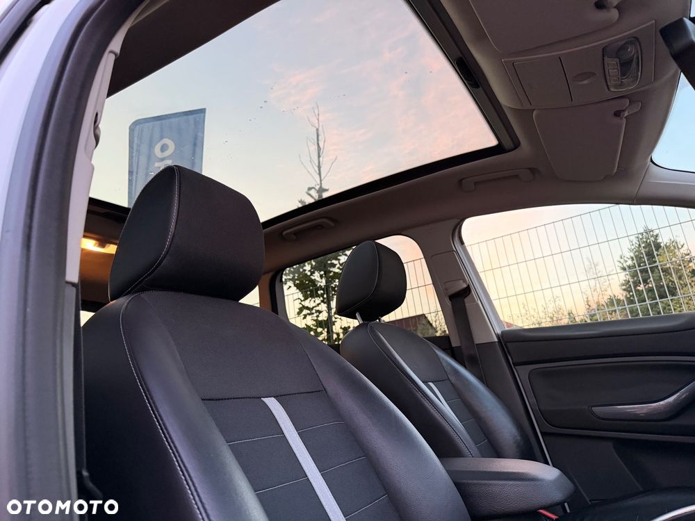 Ford Kuga 2.0 TDCi 4x4 Titanium - 27