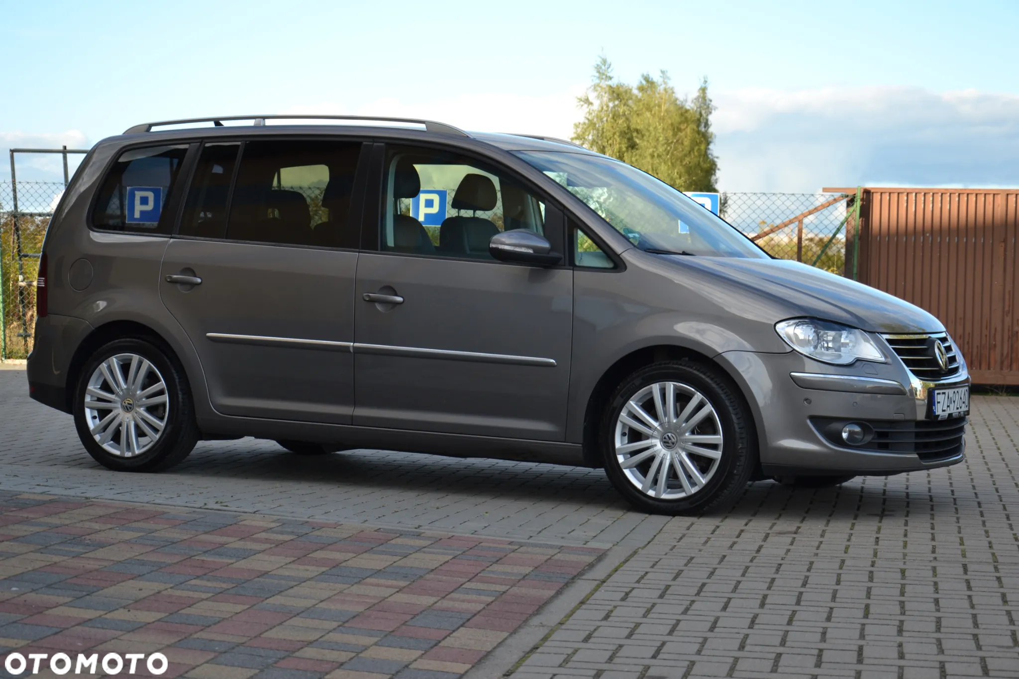 Volkswagen Touran 2.0 TDI DPF Highline DSG - 9