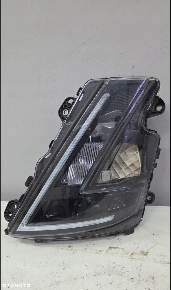 lampa przednia reflektor full led czarna volvo fh5 23752700 - 1