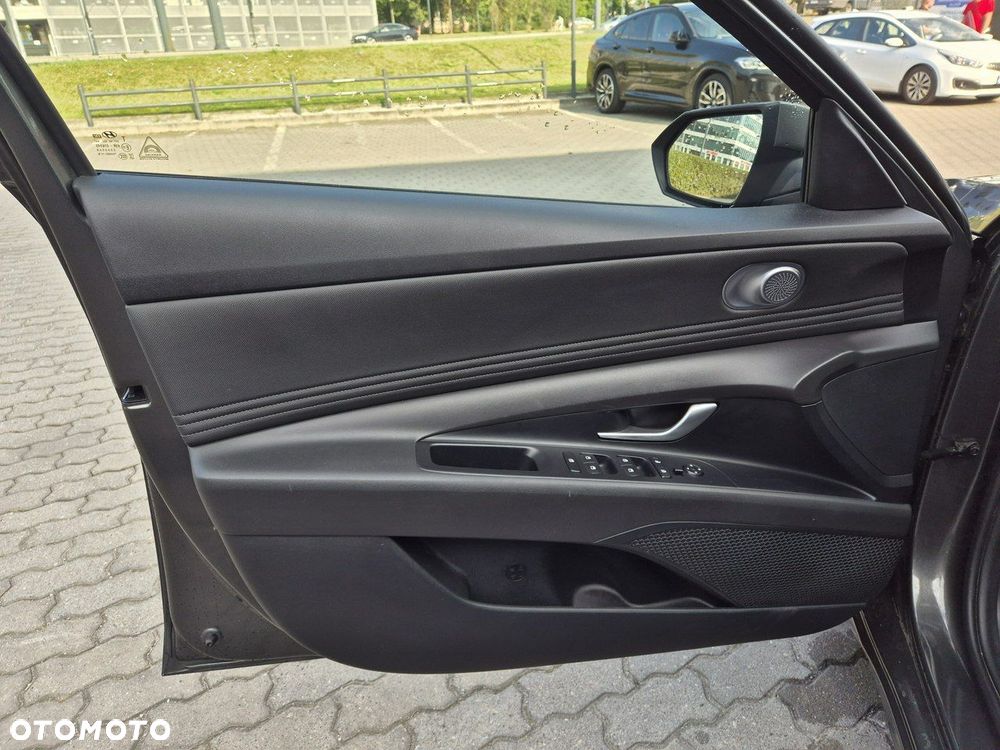Hyundai Elantra - 11