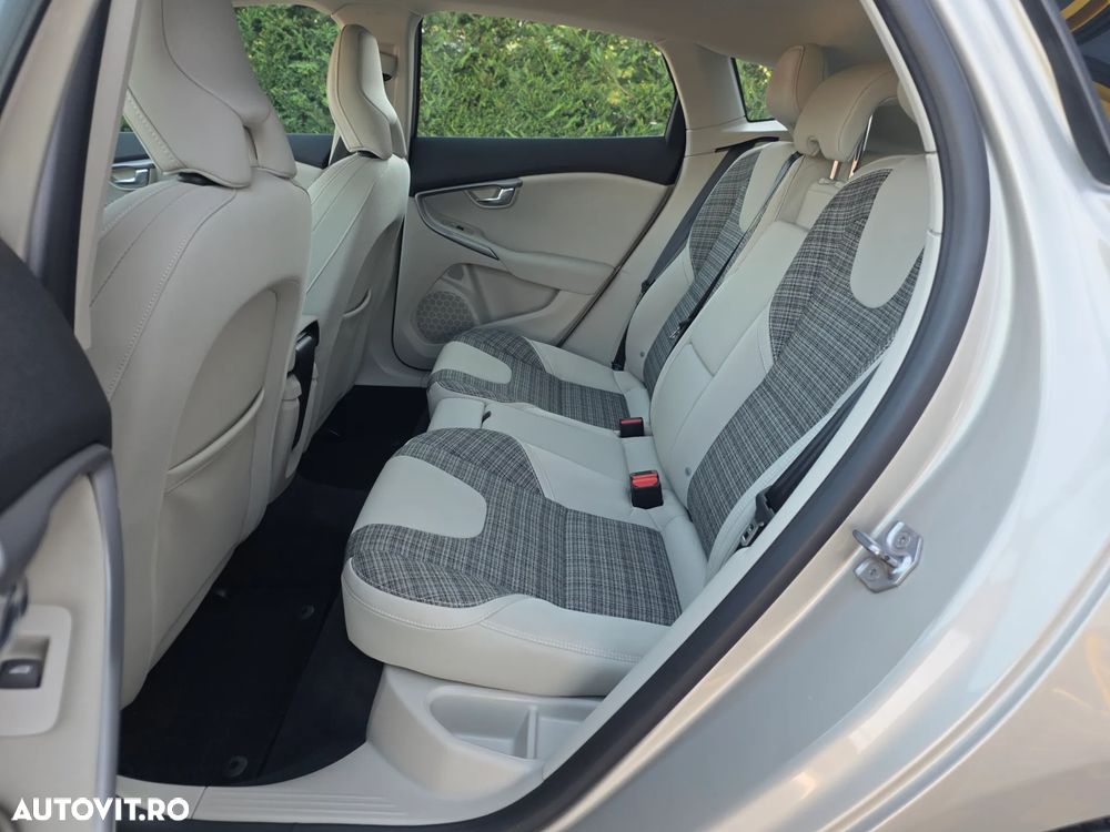 Volvo V40 D2 Aut. Momentum - 16