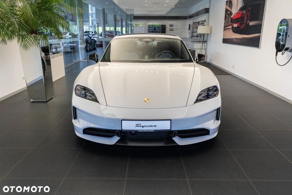 Porsche Taycan 4 - 5