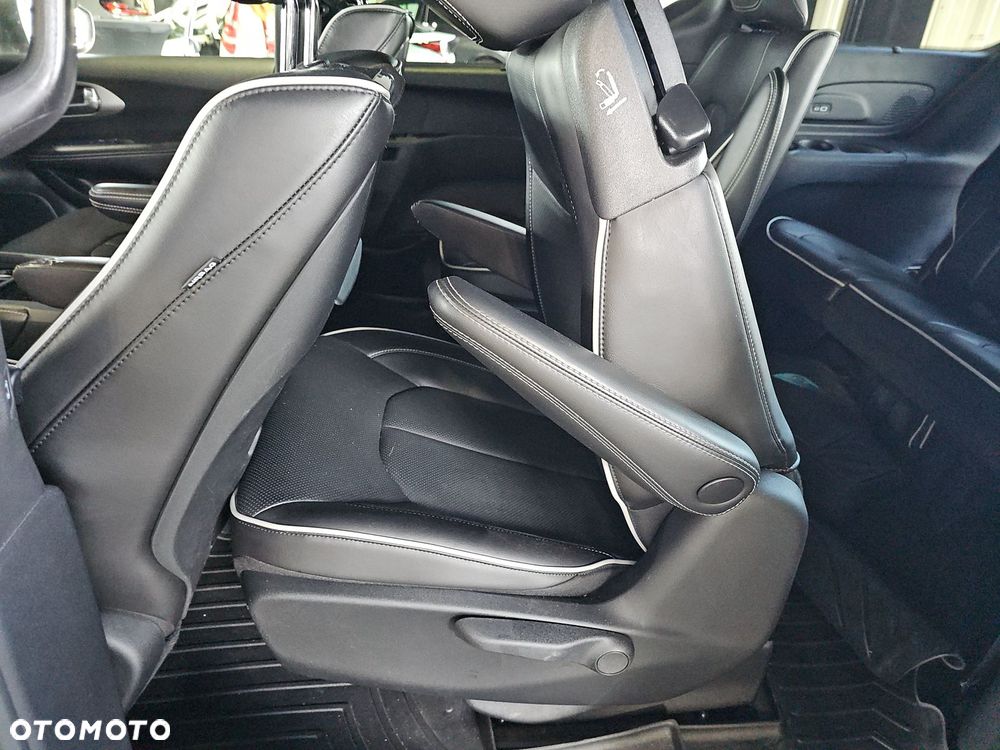 Chrysler Pacifica - 11