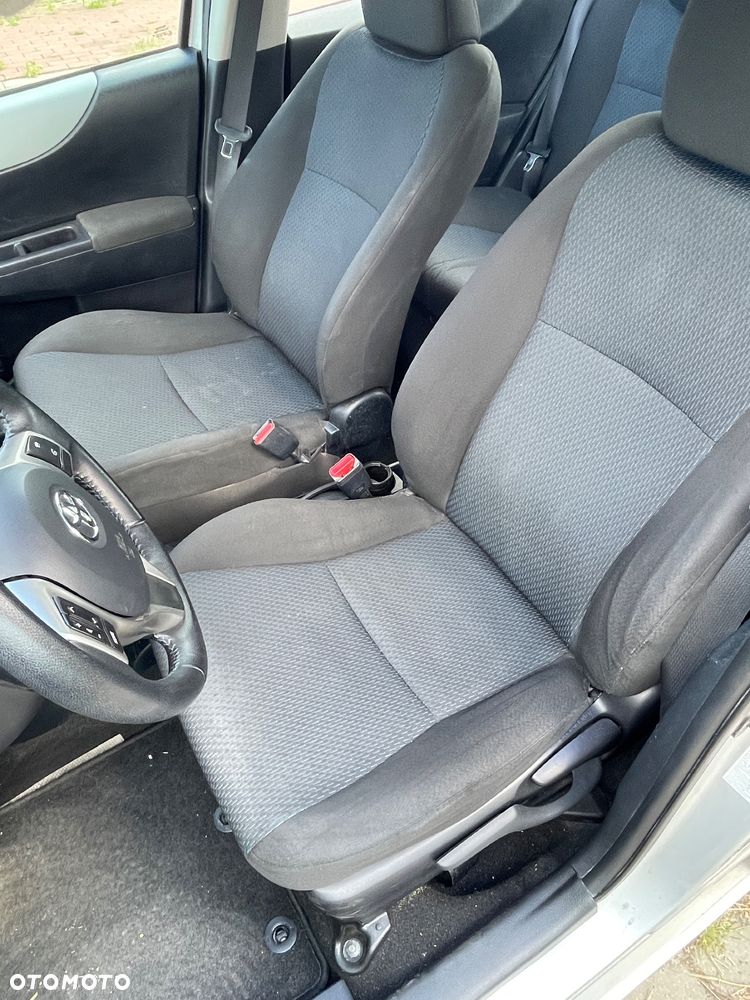 Toyota Yaris - 12