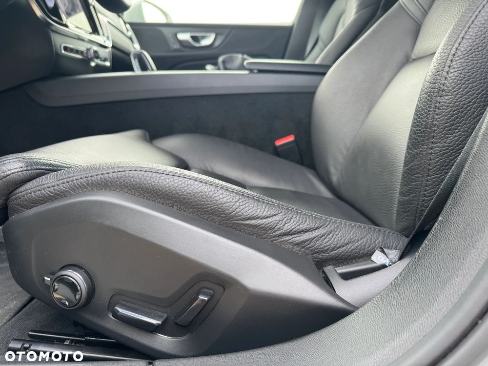 Volvo V60 B3 B Plus Bright - 19