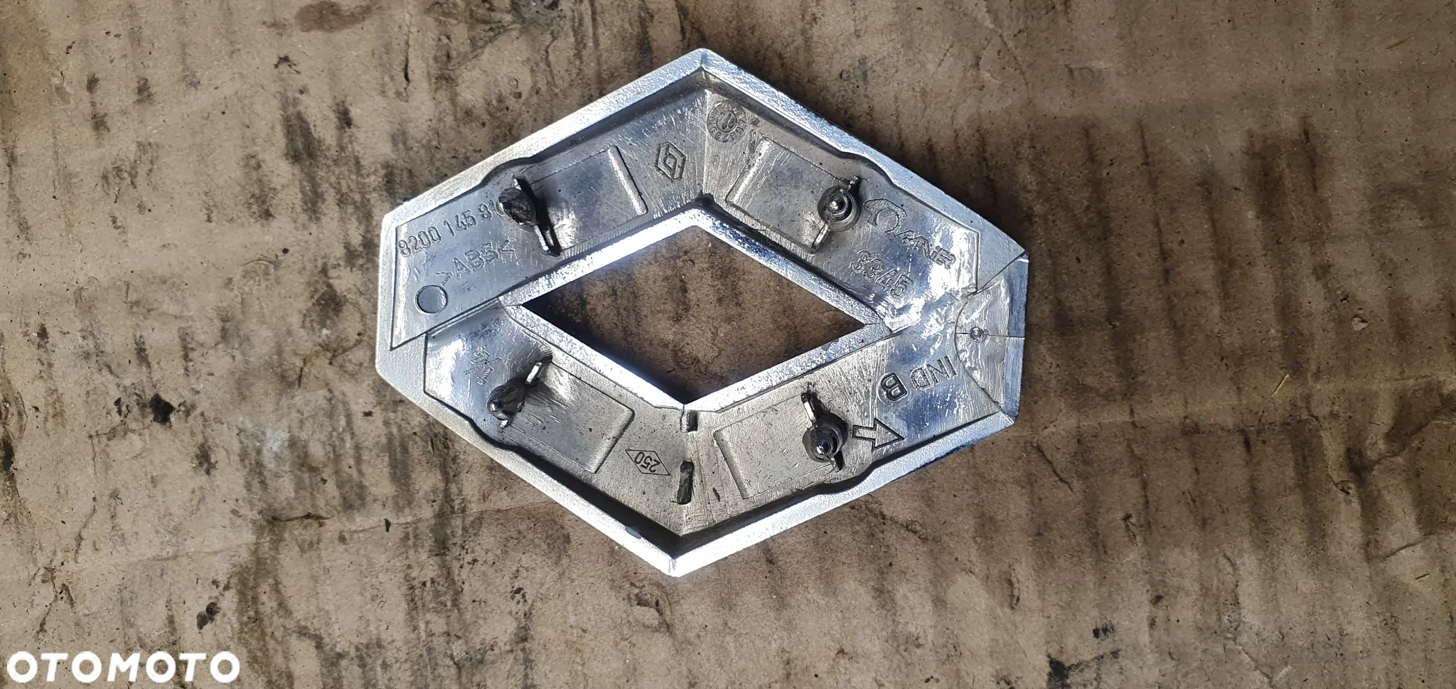 Znaczek emblemat Renault Scenic II 8200145814 - 2